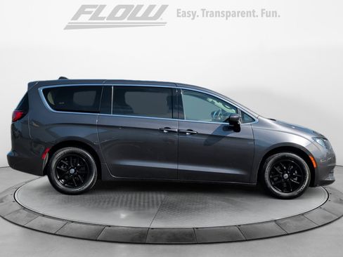 Used 2023 Chrysler Voyager LX FWD image 10