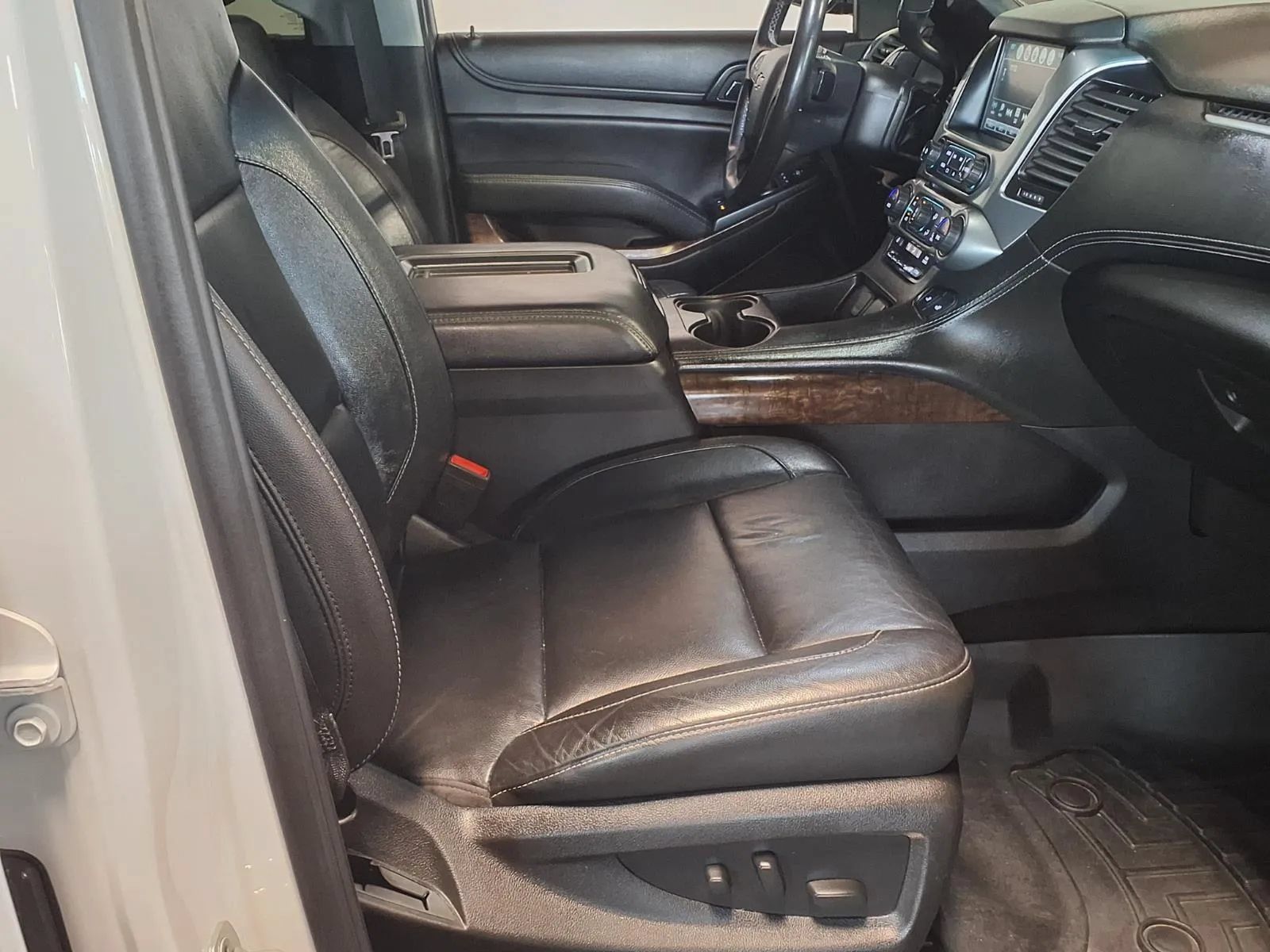 Used 2018 Chevrolet Suburban LT AWD/4WD image 13