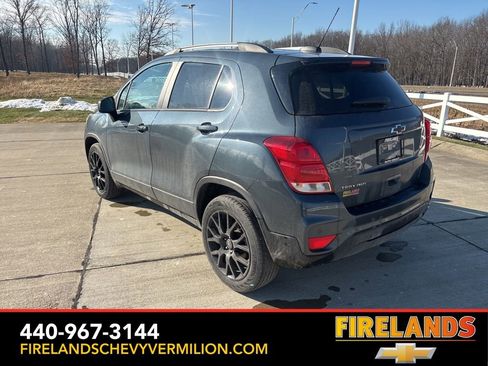 Used 2022 Chevrolet Trax LT w/ Driver Confidence Package image 3