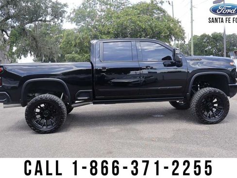 Used 2025 Chevrolet Silverado 2500 High Country w/ High Country Premium Package AWD/4WD image 7