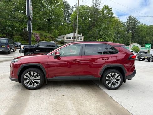 Used 2023 Toyota RAV4 XLE Premium AWD/4WD image 9