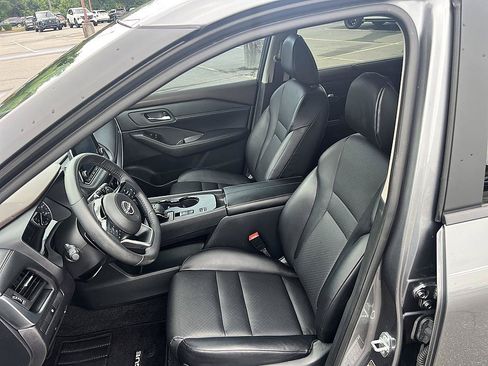 Certified 2023 Nissan Rogue SV w/ SV Premium B Package FWD image 13