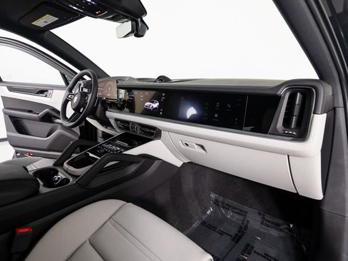 New 2025 Porsche Cayenne S image 25