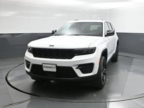 New 2025 Jeep Grand Cherokee Altitude RWD image 30