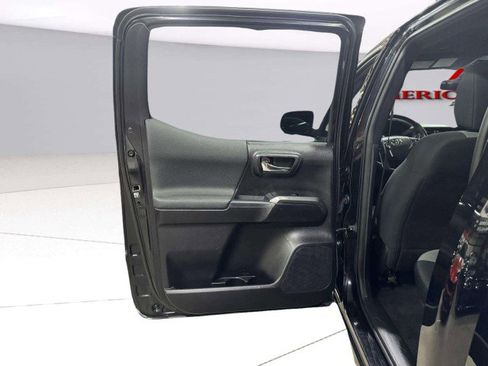 Used 2020 Toyota Tacoma TRD Off-Road w/ Technology Package image 22