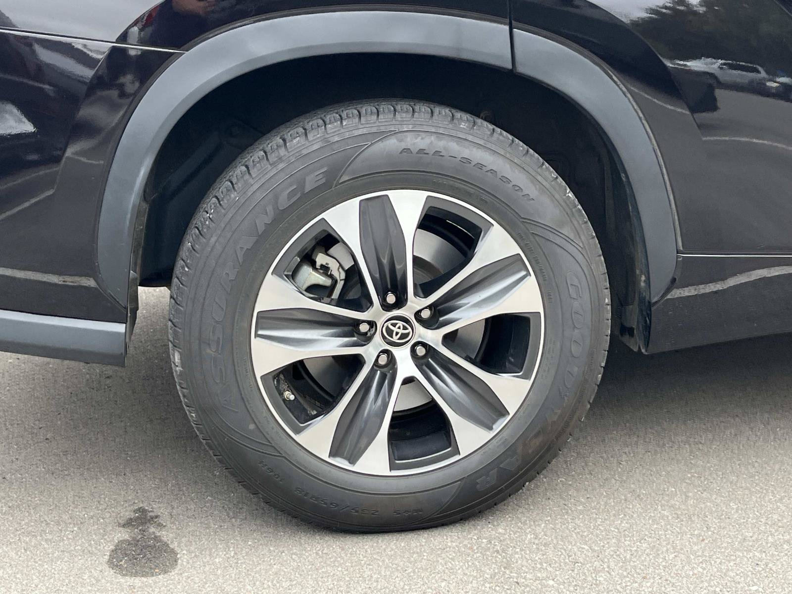 Used 2022 Toyota Highlander XLE FWD image 19