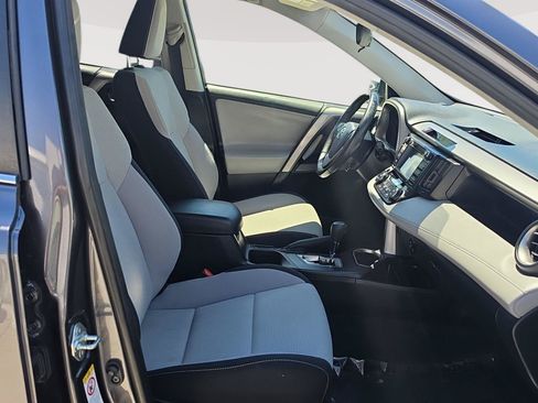 Used 2018 Toyota RAV4 XLE AWD/4WD image 14