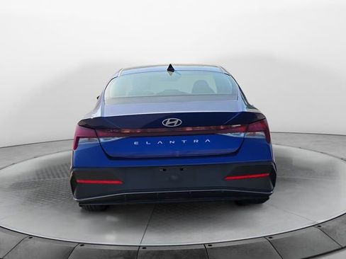 Used 2024 Hyundai Elantra SEL FWD image 4