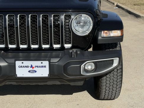 Used 2023 Jeep Gladiator Overland image 10