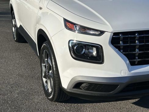 Used 2023 Hyundai Venue SEL image 11
