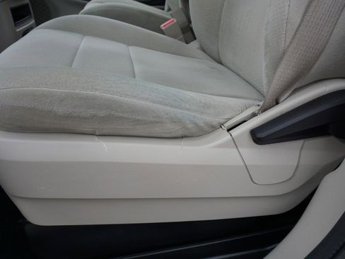 Used 2013 Dodge Grand Caravan SE image 19