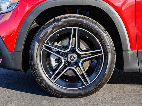 Used 2023 Mercedes-Benz GLB 250 4MATIC image 9