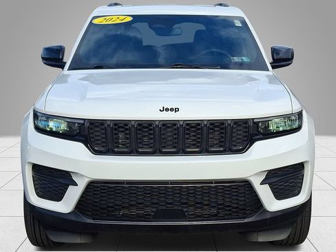 Used 2024 Jeep Grand Cherokee Altitude AWD/4WD image 3