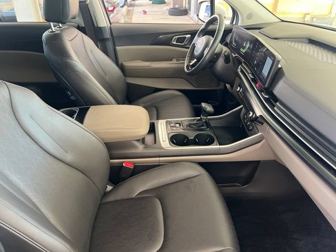 Certified 2025 Kia Carnival FWD image 17