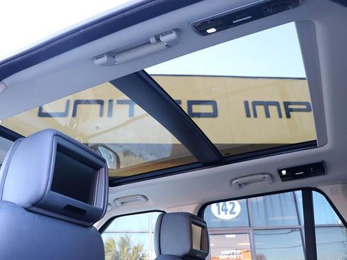 Used 2019 Land Rover Range Rover HSE image 30