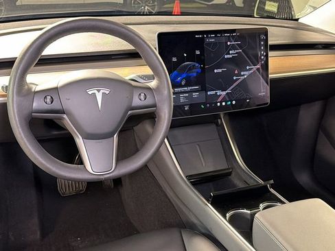 Used 2021 Tesla Model Y Standard Range image 15