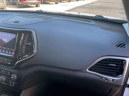 Used 2022 Jeep Cherokee Limited image 19