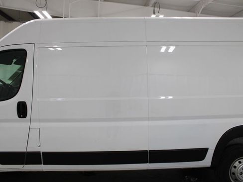Used 2023 RAM ProMaster 2500 FWD image 6