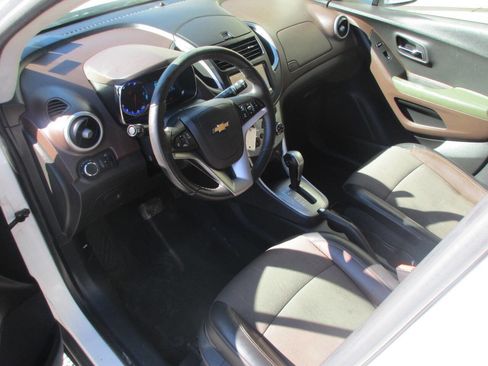 Used 2016 Chevrolet Trax LT w/ LT Convenience Package image 10