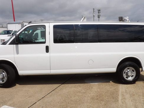 Used 2017 Chevrolet Express 3500 LS RWD image 4