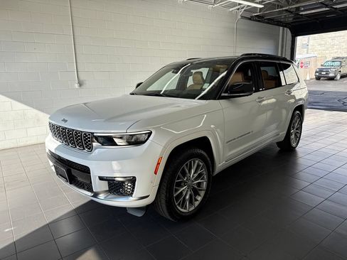 Used 2024 Jeep Grand Cherokee L Summit w/ Luxury Tech Group V AWD/4WD image 4