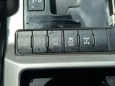 Used 2016 Toyota Land Cruiser image 35