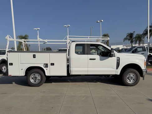 Used 2023 Ford F250 XL w/ XL Chrome Package image 5
