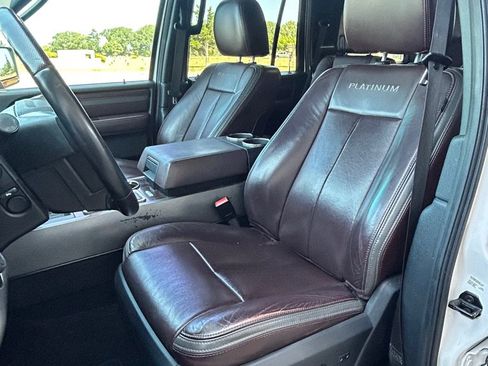 Used 2016 Ford Expedition Platinum RWD image 9