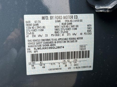 New 2025 Lincoln Aviator AWD w/ Jet Appearance Package image 21