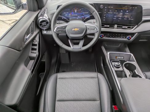New 2026 Chevrolet Equinox LT w/ Convenience Package II image 4