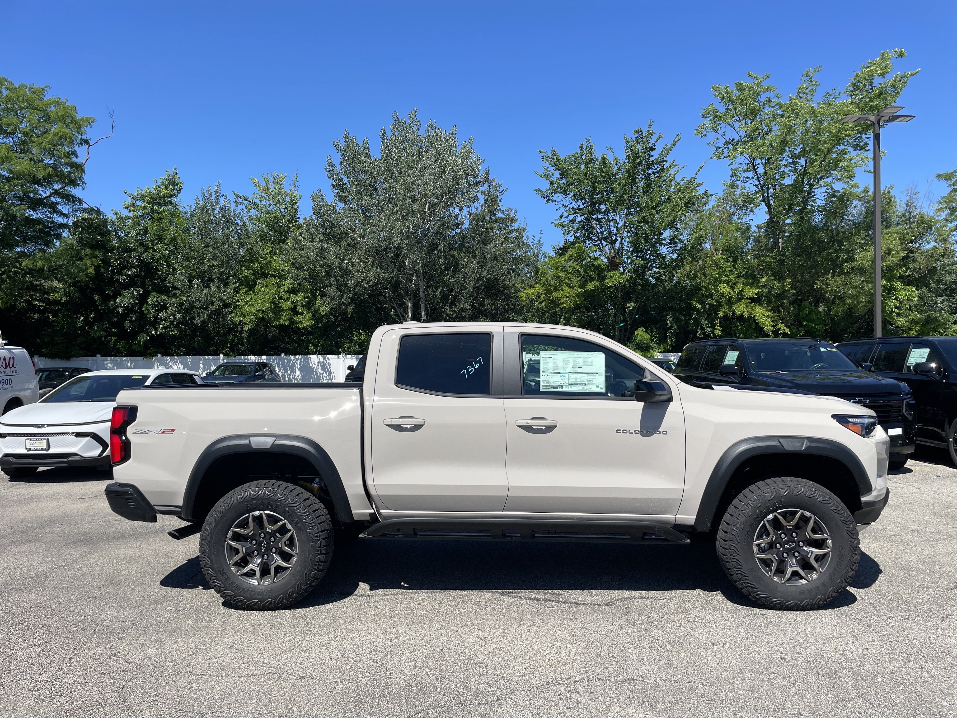 New 2026 Chevrolet Colorado ZR2 w/ Technology Package AWD/4WD image 4