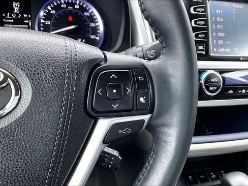Certified 2016 Toyota Highlander Limited Platinum image 24