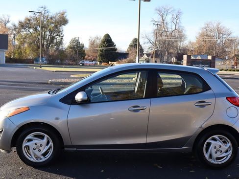 Used 2012 MAZDA MAZDA2 Touring image 9