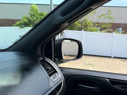 Used 2018 Dodge Grand Caravan SXT w/ Driver Convenience Group FWD image 40