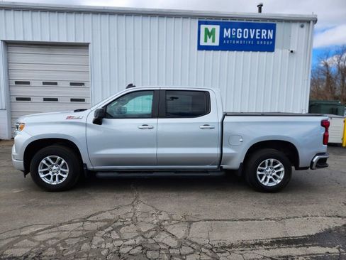 Used 2022 Chevrolet Silverado 1500 RST image 2