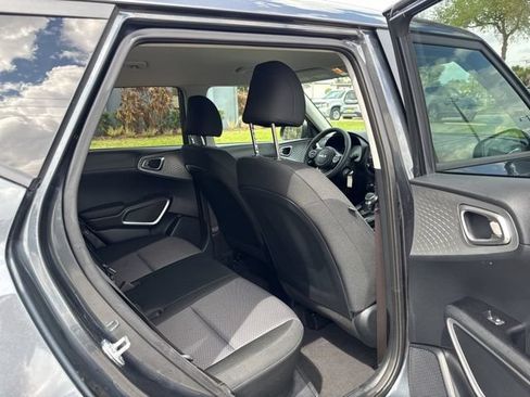 Used 2025 Kia Soul LX w/ LX Technology Package FWD image 16