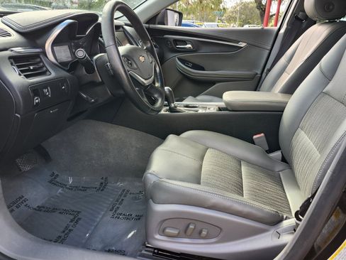 Used 2017 Chevrolet Impala LT image 3