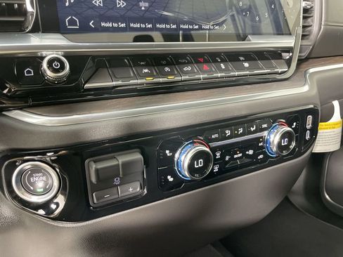 Used 2025 GMC Sierra 1500 SLT image 17