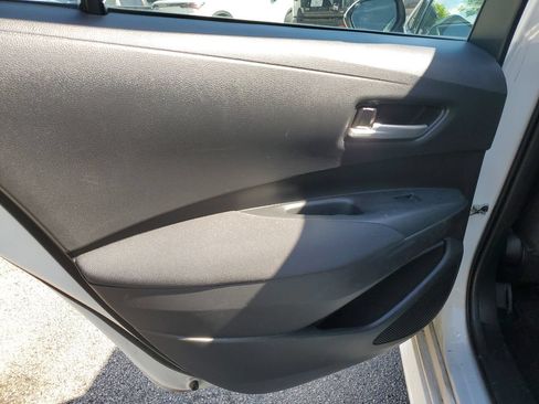 Used 2020 Toyota Corolla LE FWD image 16