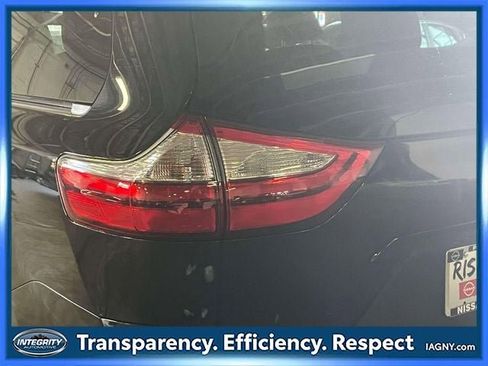 Used 2015 Toyota Sienna XLE Premium w/ Four Season Floor Mat Package image 10