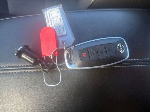 Used 2025 Nissan Sentra SV image 18