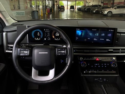 Used 2025 Hyundai Santa Fe SEL FWD image 15