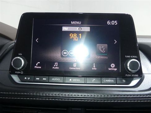 Used 2023 Nissan Rogue S image 39