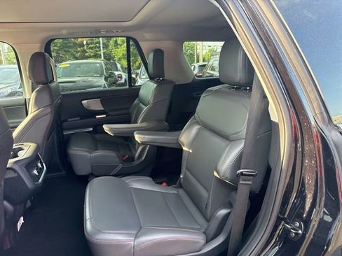 Used 2025 Ford Expedition Active AWD/4WD image 17