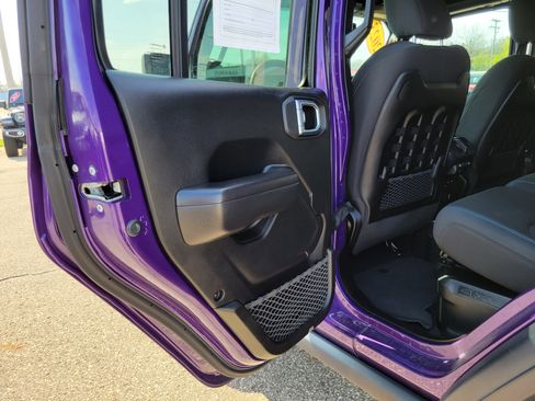 Used 2023 Jeep Wrangler Unlimited Rubicon 4xe AWD/4WD image 17