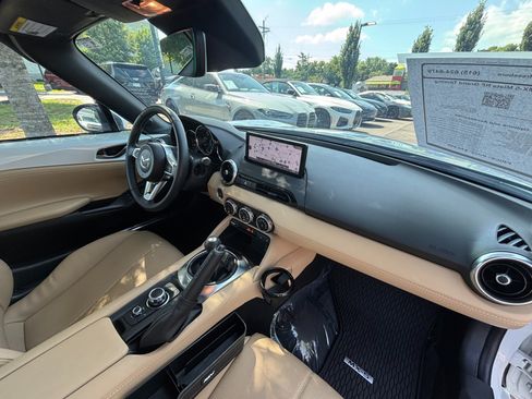 Used 2025 MAZDA MX-5 Miata RF Grand Touring RWD image 30