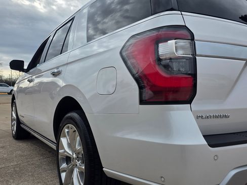 Used 2019 Ford Expedition Platinum image 18