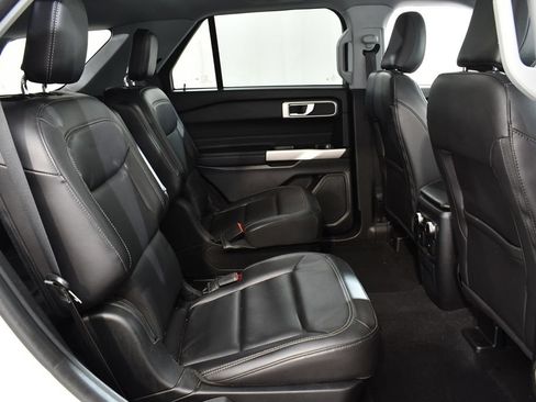 Used 2023 Ford Explorer XLT w/ Equipment Group 202A AWD/4WD image 19
