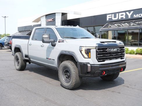 Used 2024 GMC Sierra 2500 AT4X AWD/4WD image 2