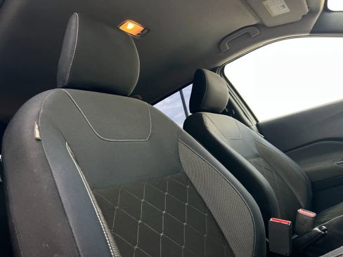 Used 2018 Nissan Kicks S image 17